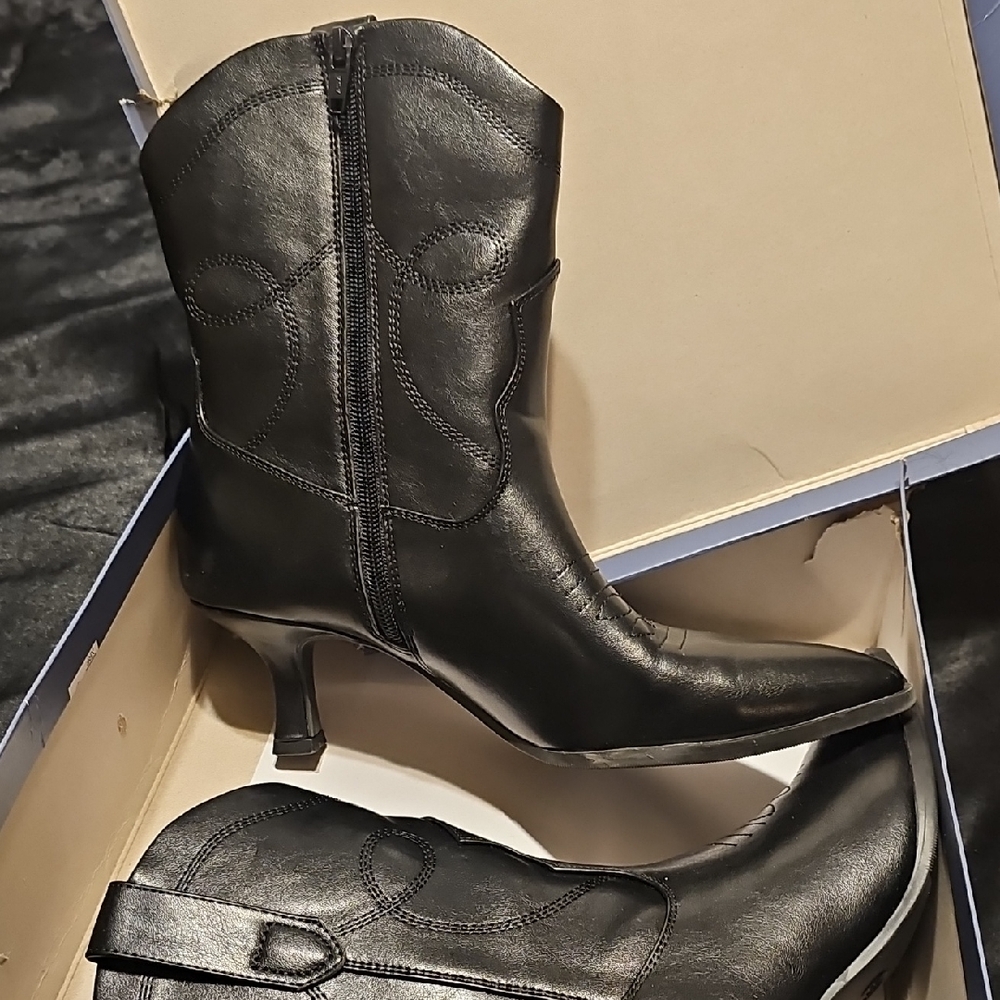 Universal Thread Black Heeled Boots